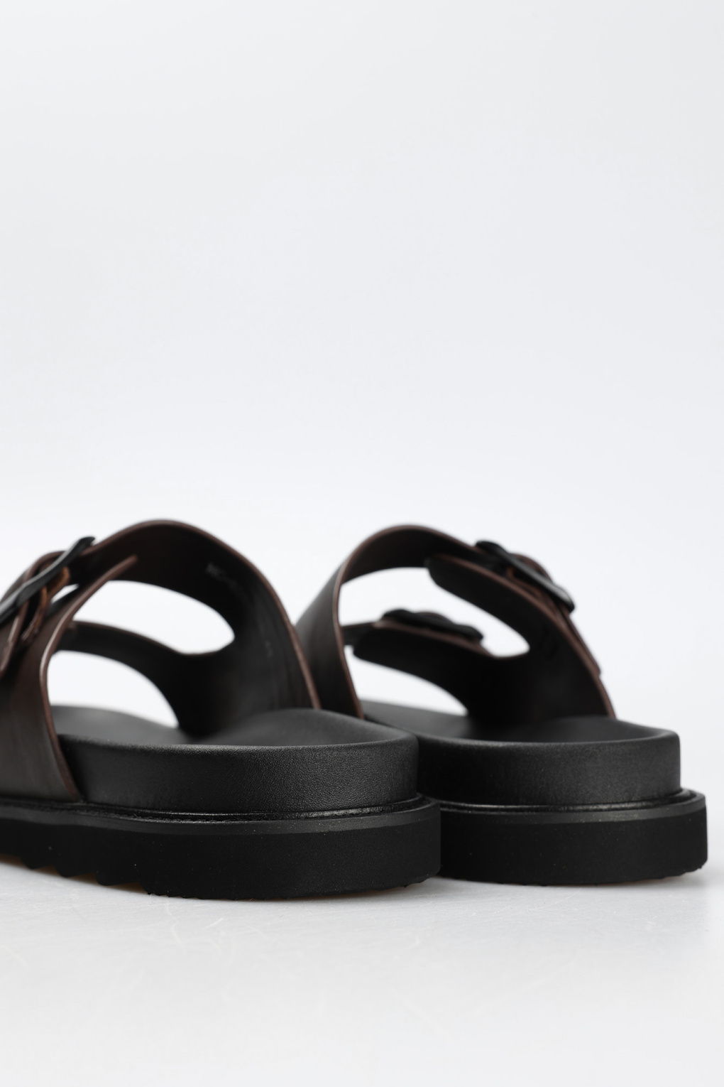 Шлепки Marc Cony