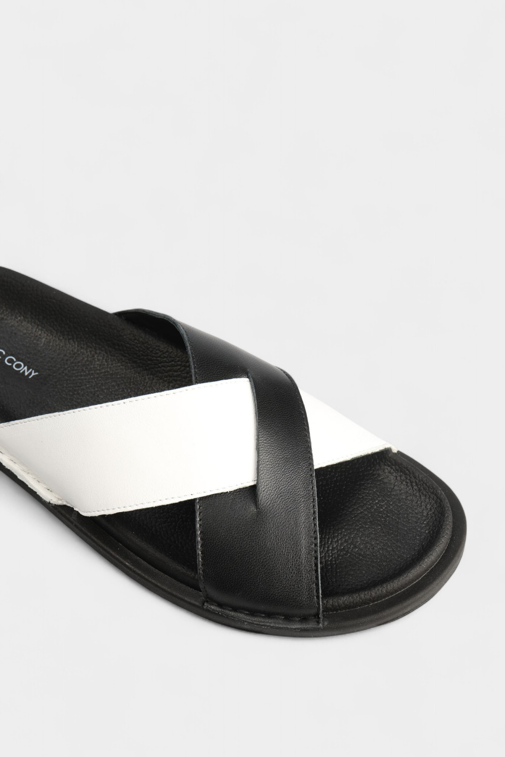 Шлепки Marc Cony